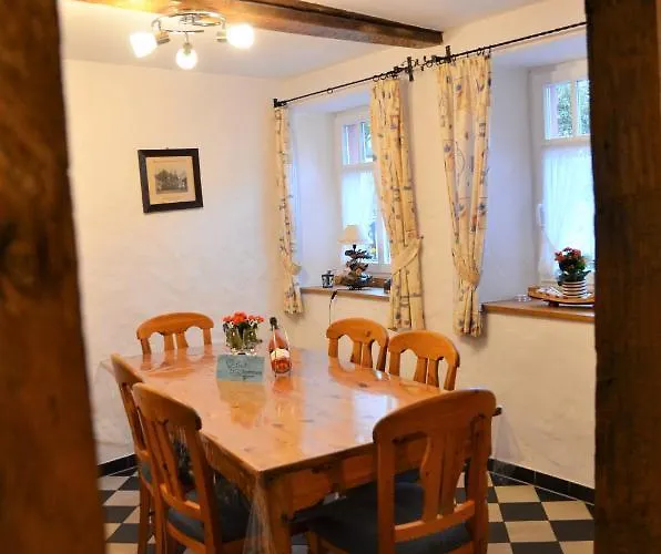 בית נופש Altes Winzerhaus - Burgen (Bernkastel-Wittlich)